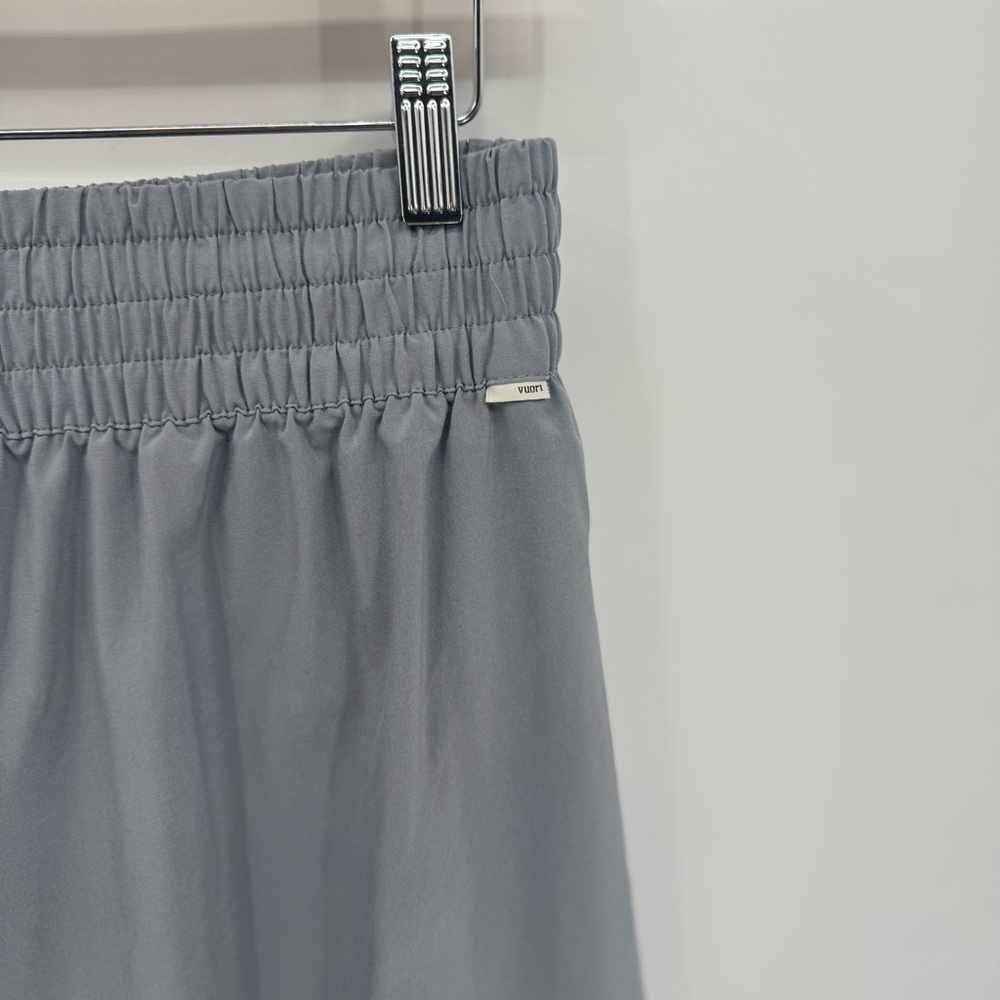 Vuori Villa Shorts Gray Women’s Medium High Rise 3” Athletic Travel Activewear - Picture 4 of 6